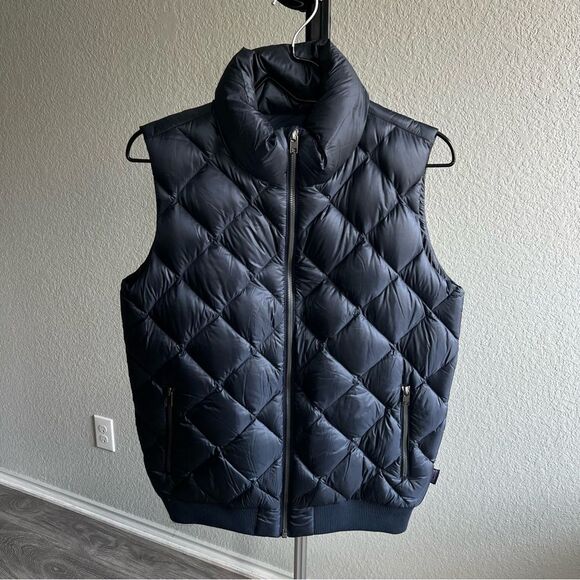 Patagonia Jackets & Blazers - Patagonia Duck Down Vest, size Medium.